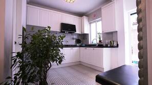 Fridge, microwave, hob