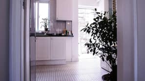 Fridge, microwave, hob