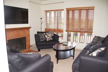 Seattle Vacation Home: The Hawks' Nest