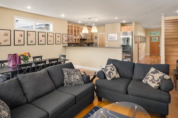 Seattle Vacation Home: The House of Suffrage