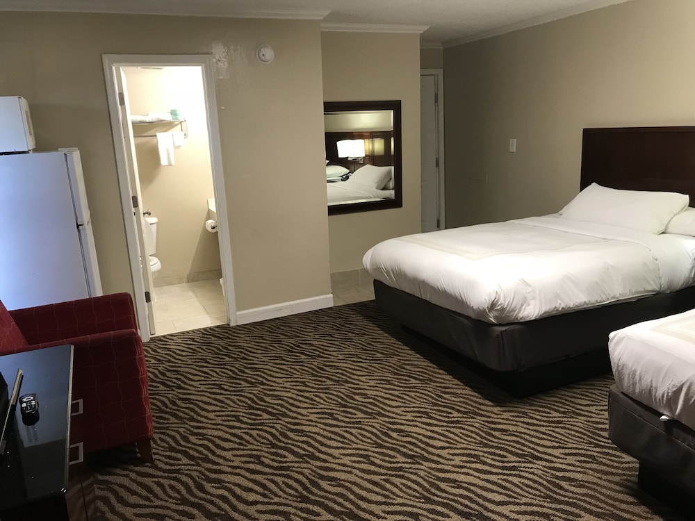 Hometown Inn & Suites
