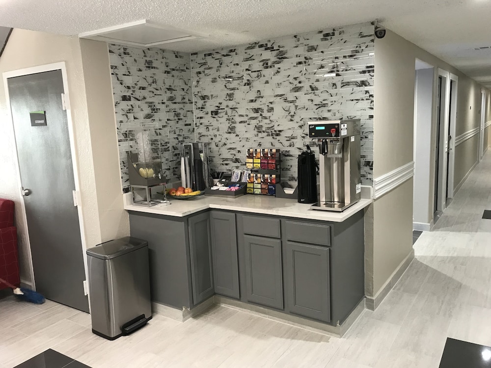 Hometown Inn & Suites