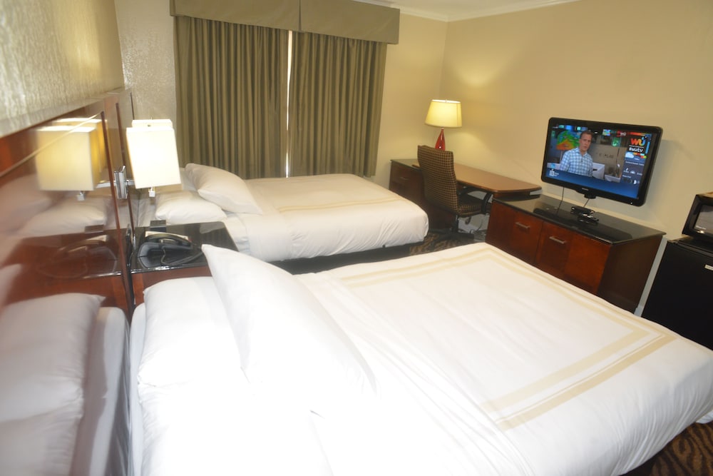 Hometown Inn & Suites