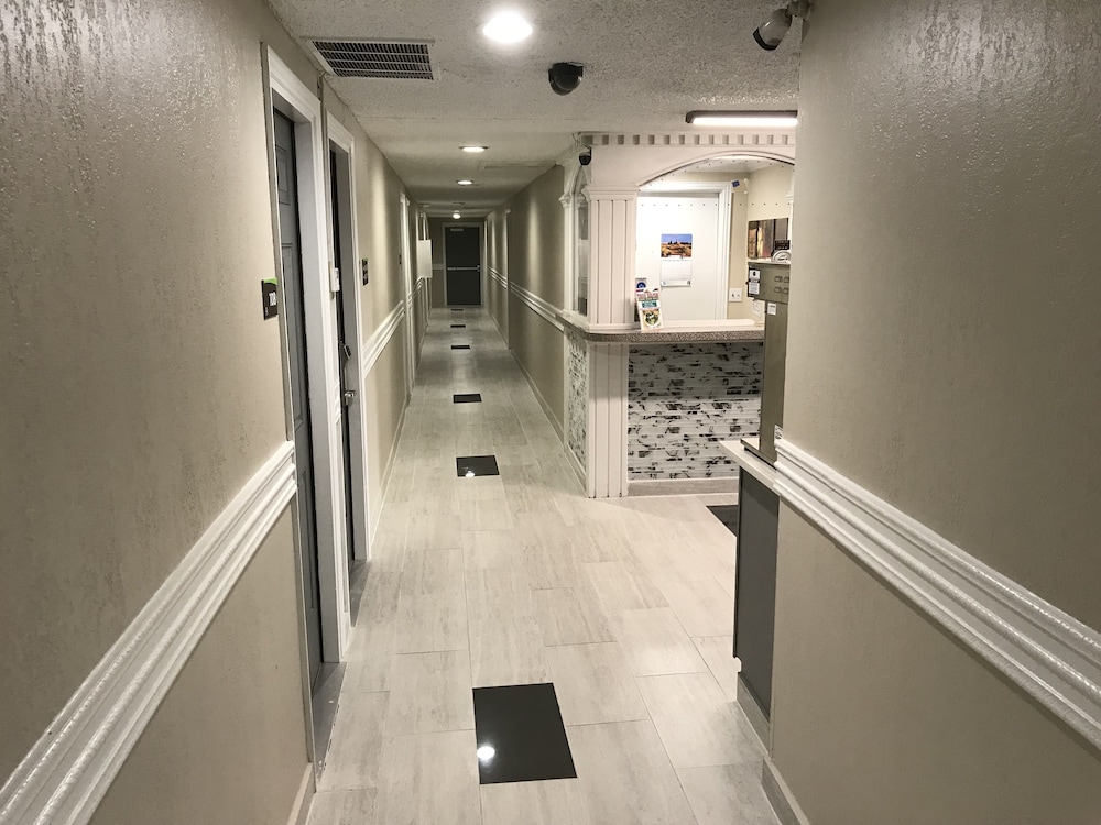 Hometown Inn & Suites