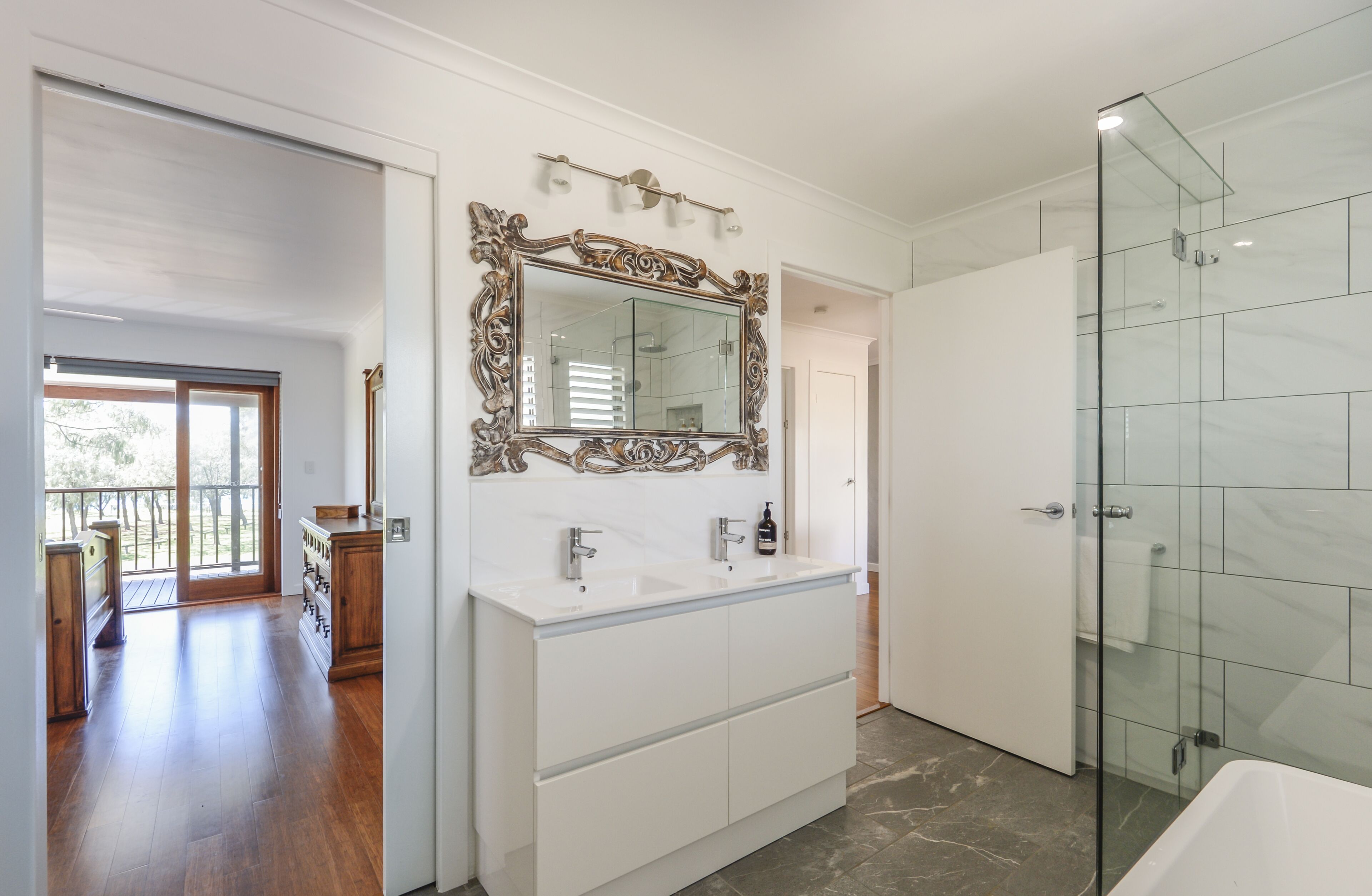 Absolute ocean front, dual living inc stunning pool, pet friendly