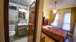 Premium bedding, desk, iron/ironing board, free WiFi