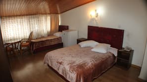 Premium bedding, desk, iron/ironing board, free WiFi