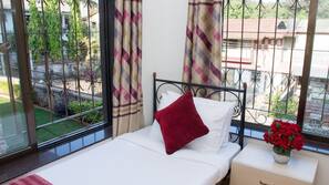1 bedroom, in-room safe, desk, iron/ironing board