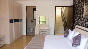 1 bedroom, in-room safe, desk, iron/ironing board