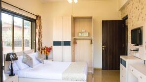 1 bedroom, in-room safe, desk, iron/ironing board