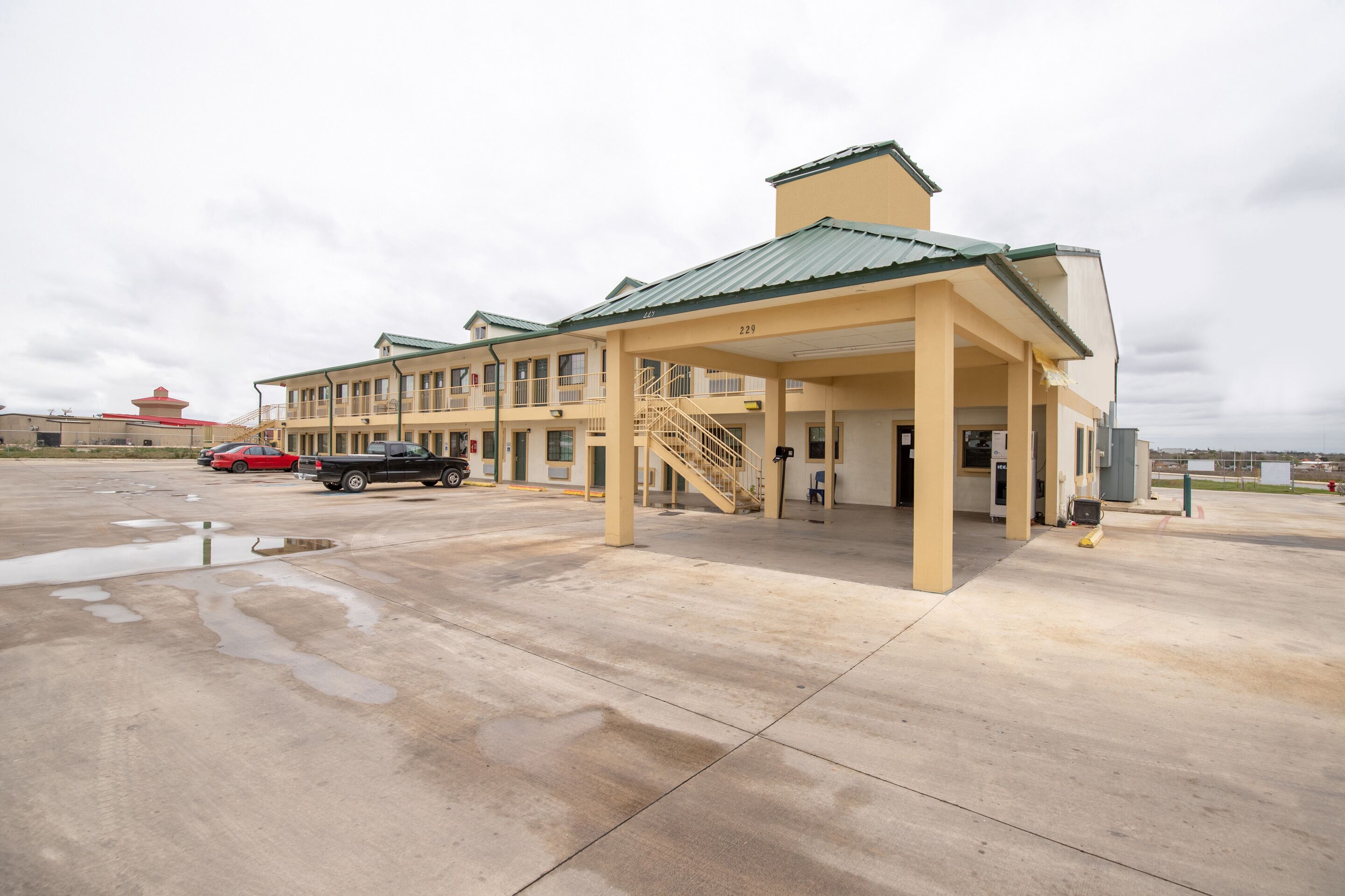 Oyo Hotel Pearsall I-35 East In Pearsall Tx Expedia