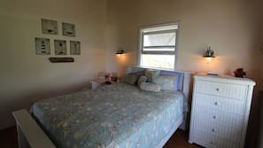 1 bedroom, iron/ironing board, free WiFi, linens