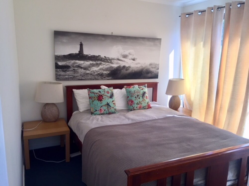 The Pet Friendly Phillip Island Boathouse Waterfront Deals & Reviews