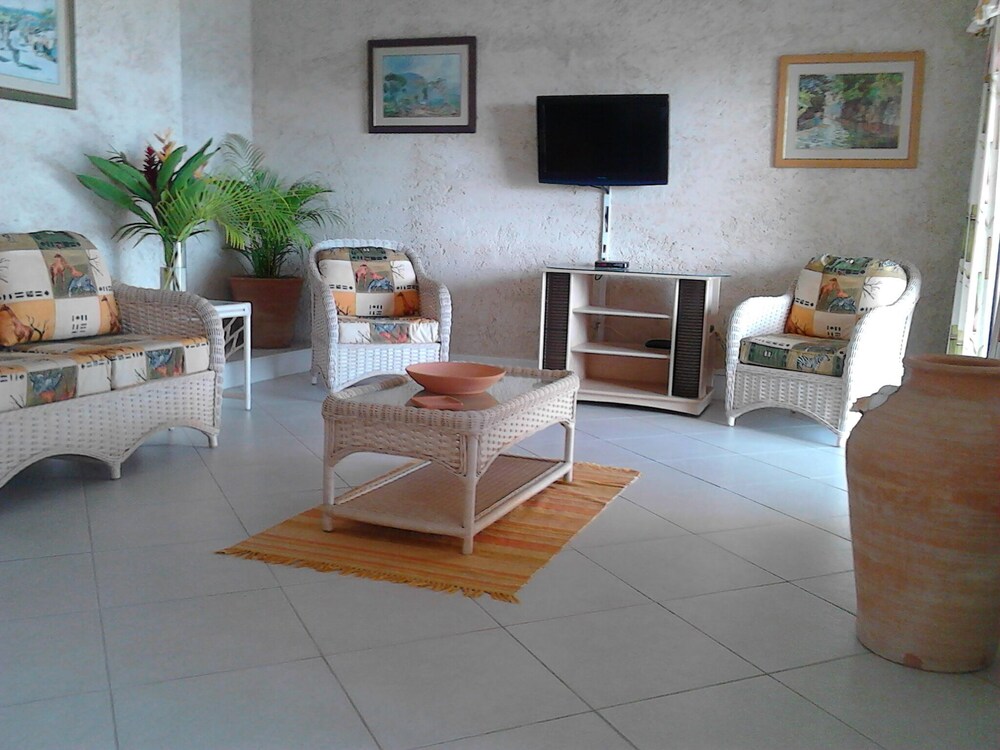 Luxury 3 Bedrm Near Beach Villa- Ocean Views, dip Pool/villa car for Small fee in Fryers Well, Barbados