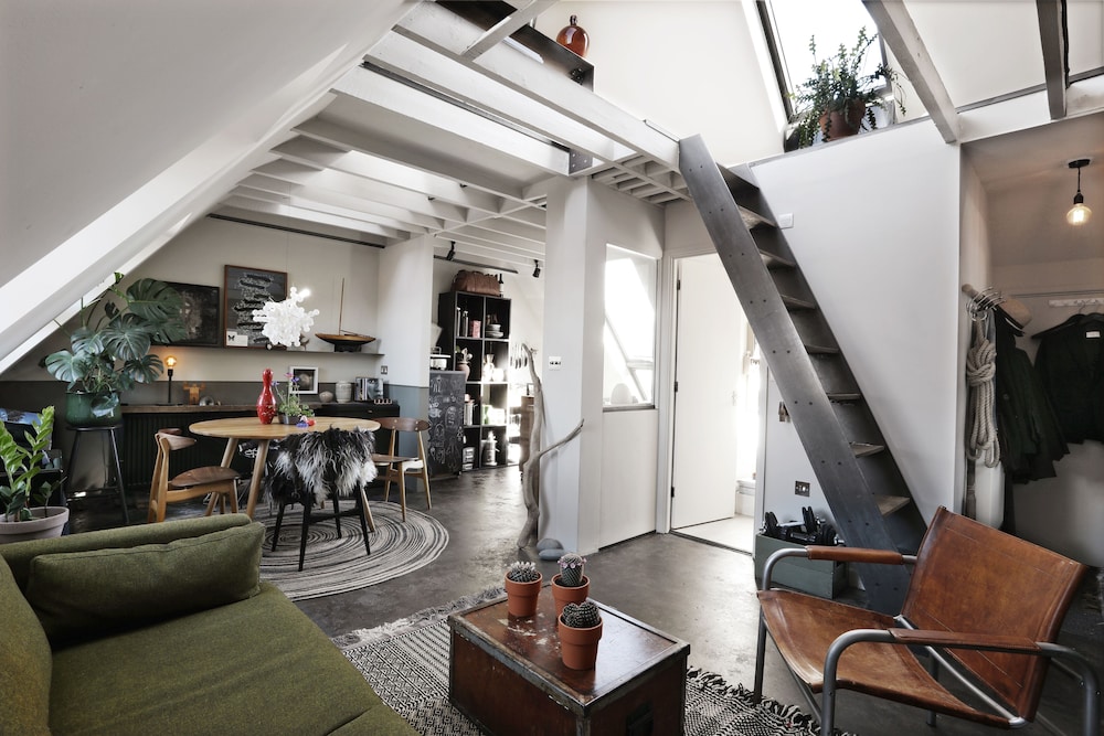 Contemporary Loft Style Apartment Private Escape Parking Featured Image