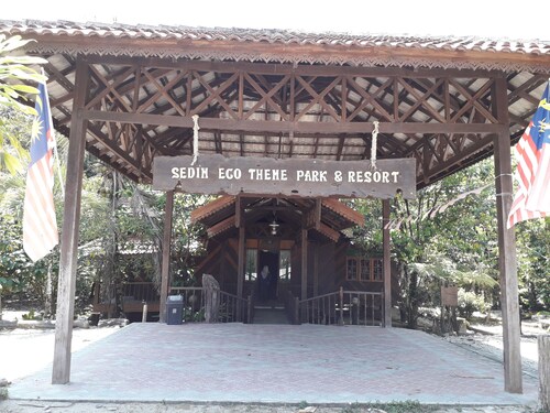 Cheap Hotels In Karangan Find 55 Hotel Deals Travelocity