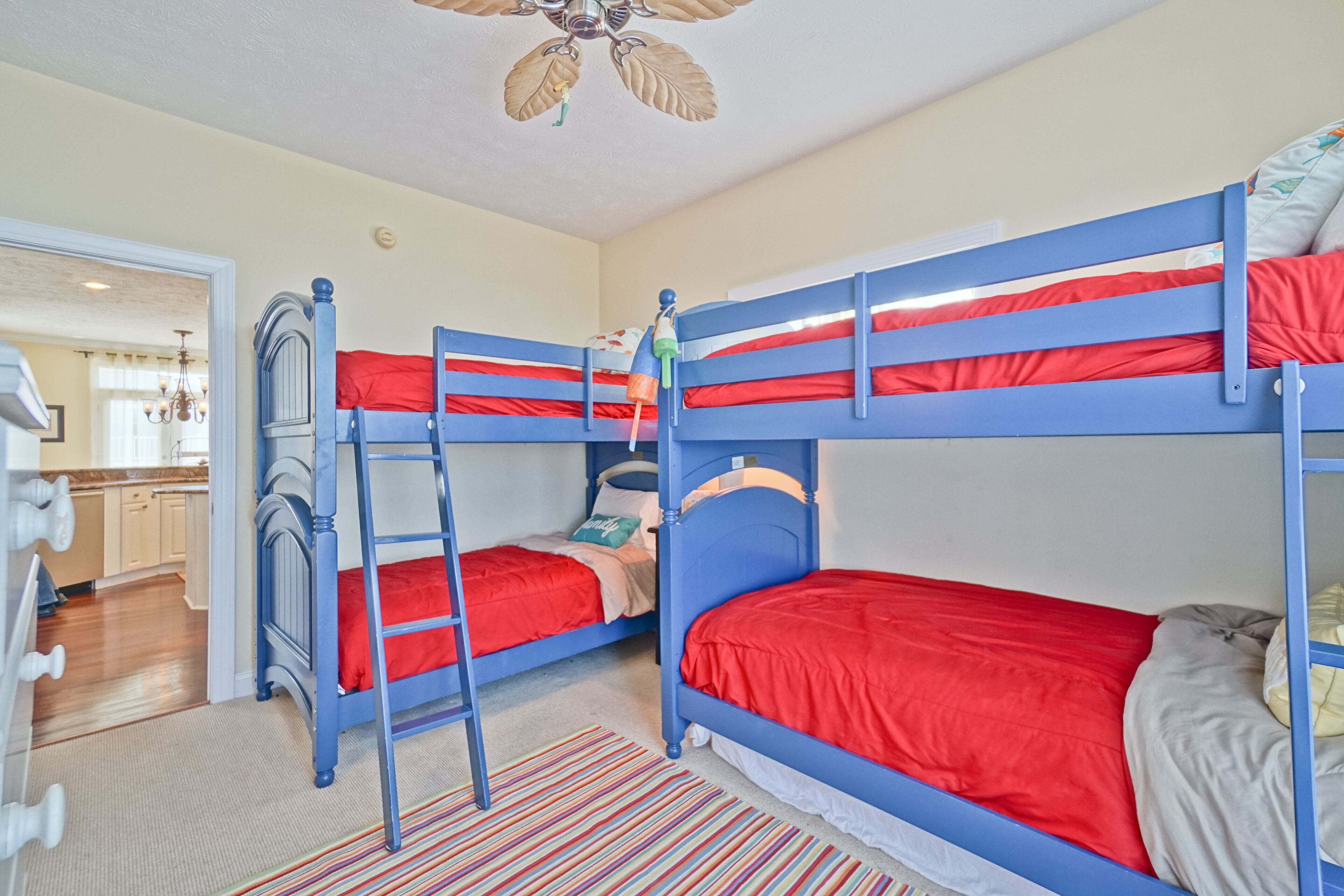 Bright, & beautiful, private pool, ocean view, 5 bedrooms, 6 baths, sleeps 14 in Ocean Isle Beach, United States