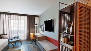 1 bedroom, Egyptian cotton sheets, premium bedding, in-room safe