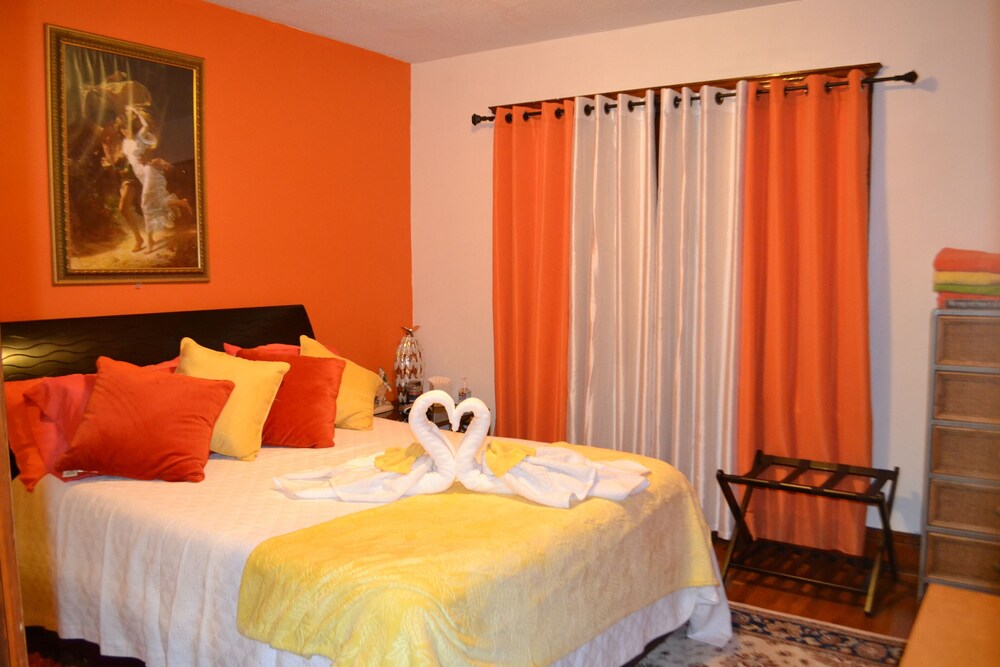 Fantastic 2 Bedroom Apartment Near Downtown In Boston