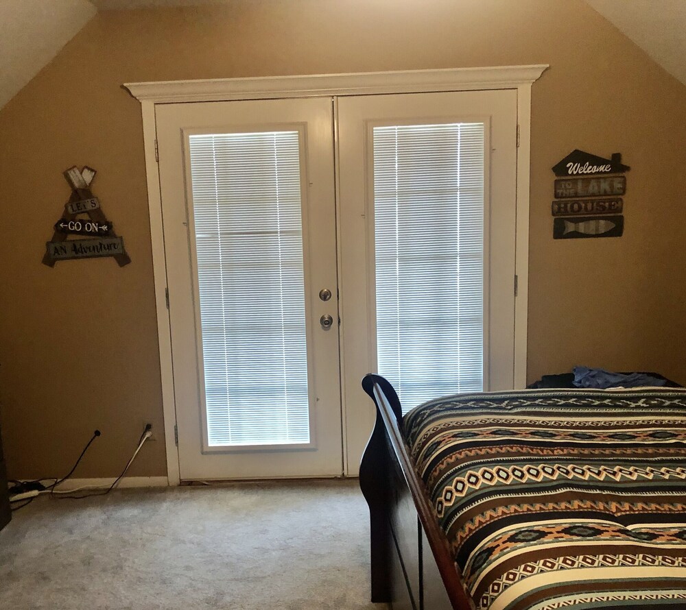 Awesome Waterfront LakeHouse on Sam Rayburn Lake, 4 Bedrooms, 3 Baths, Sleeps 12 Brookeland Vrbo