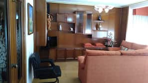 3 bedrooms, individually decorated, individually furnished, desk
