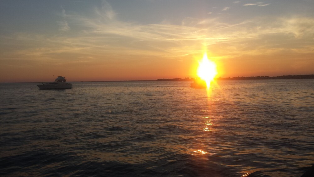 St.Clair Canal Home w/ Pontoon Boat/Jet Ski's Perfect for Families