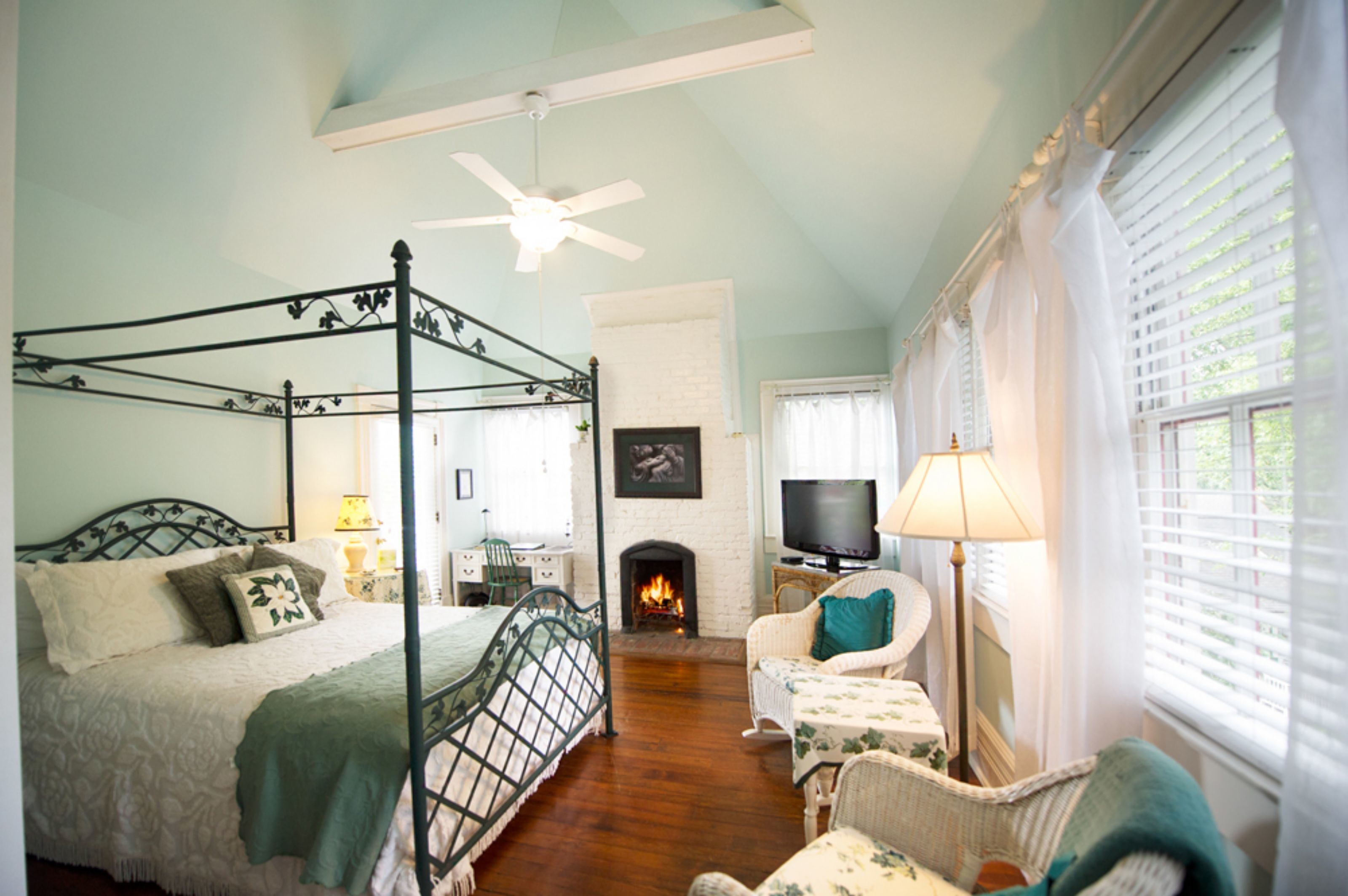 Sugar Magnolia Bed \u0026 Breakfast in 