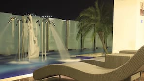 2 outdoor pools, an infinity pool