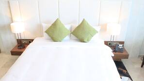 Ropa de cama de alta calidad, caja fuerte, escritorio