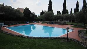 Piscine extérieure (ouverte en saison)