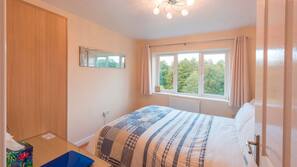 1 bedroom, iron/ironing board, free WiFi, linens