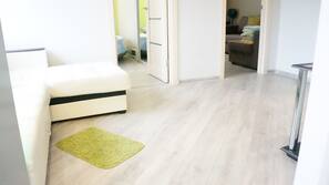 2 Schlafzimmer, Zimmersafe, Schreibtisch, Bügeleisen/Bügelbrett