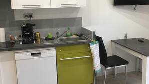 Réfrigérateur, micro-ondes, four, fourneau de cuisine