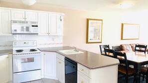 Full-sized fridge, microwave, oven, dishwasher