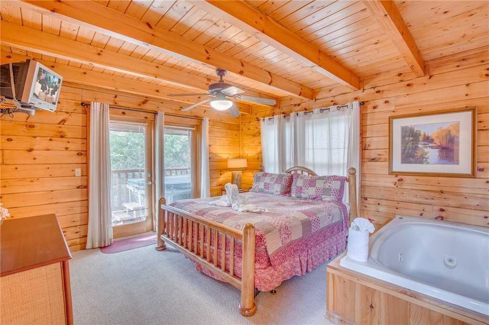 Dream Catcher Ii 1 Bedroom Home With Hot Tub In Gatlinburg