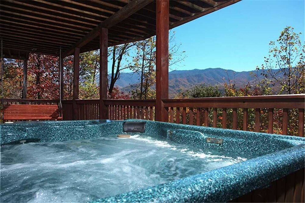 On Eagles Wings 2 Bedroom Mountain View Home With Hot Tub In