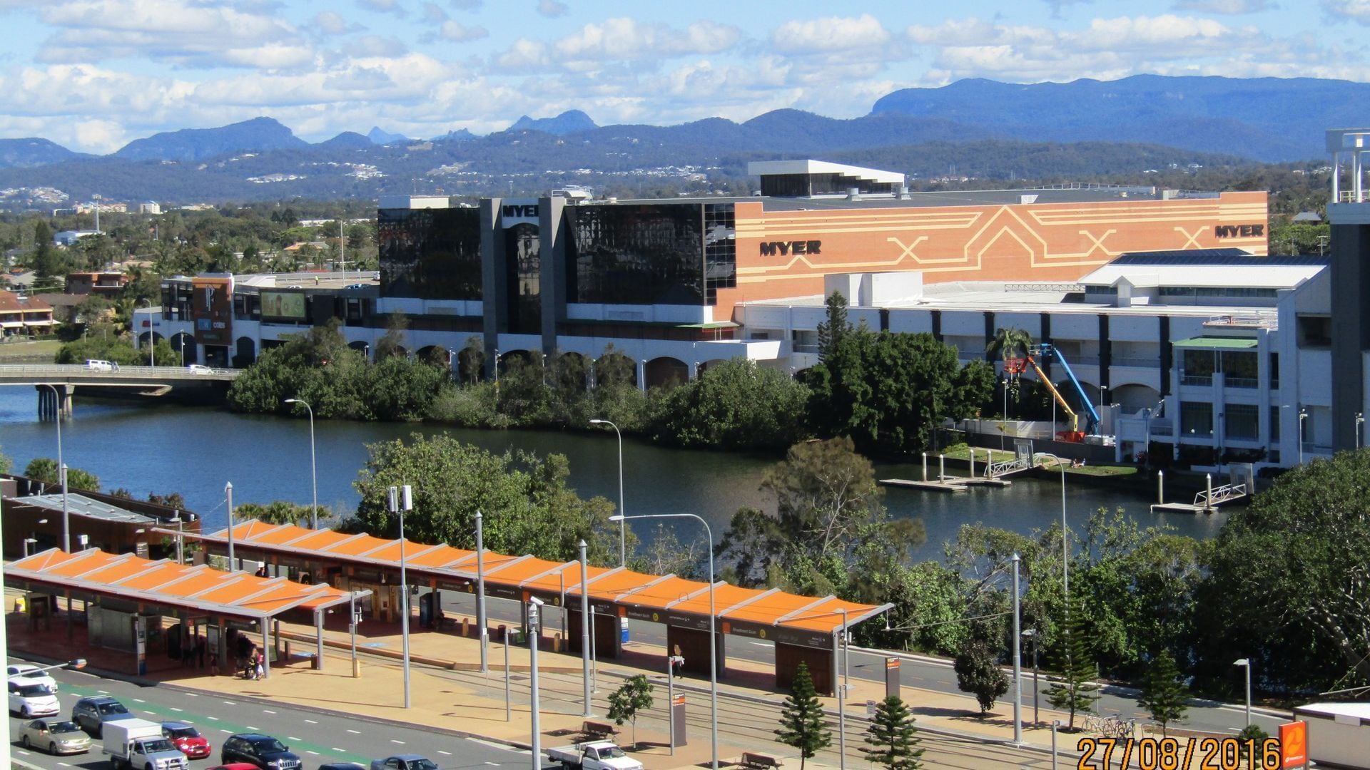 Ocean/city Views Fast Wifi Shoppers Paradise Clean King Bed Movies on Demand