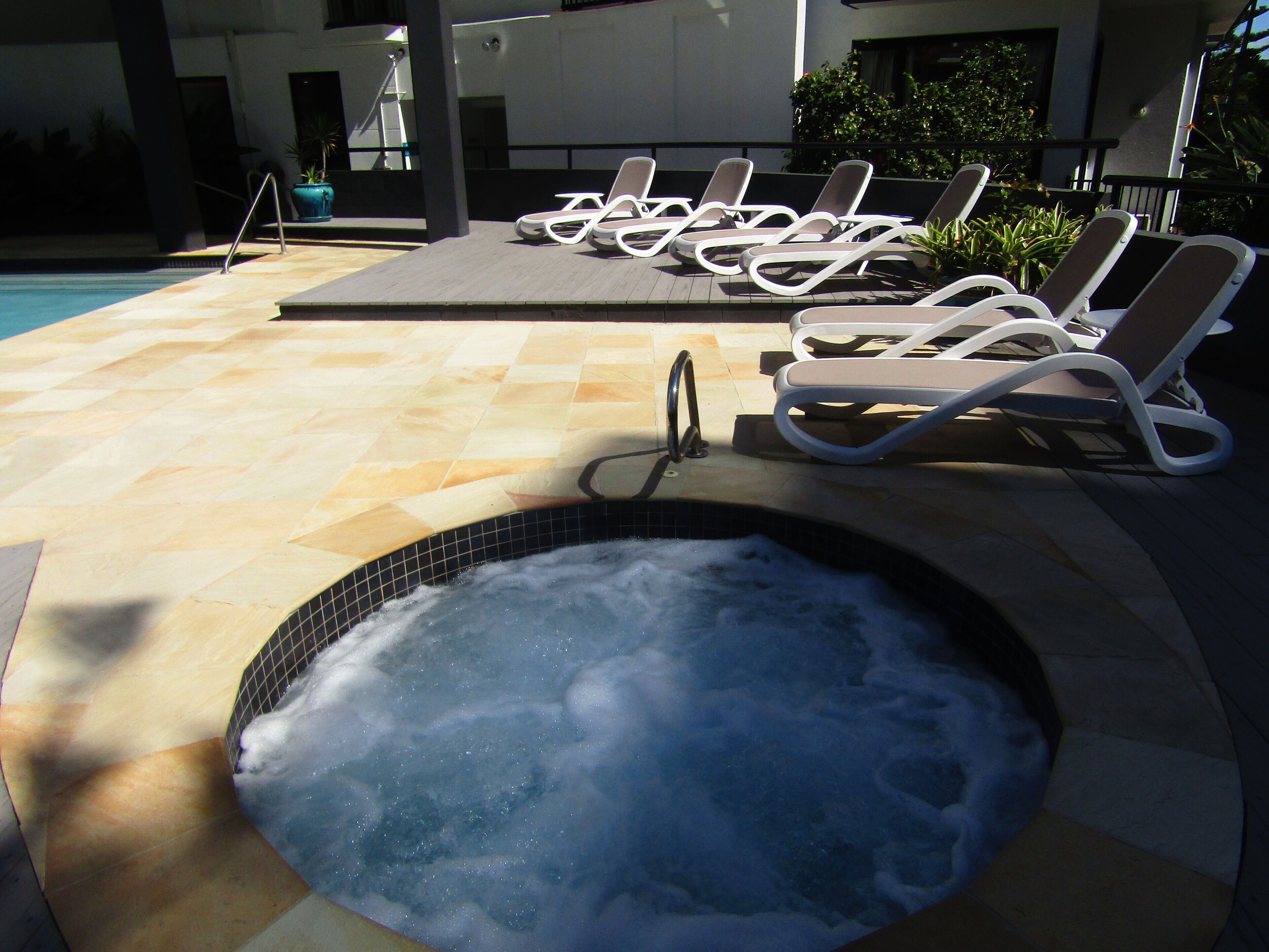 Ocean/city Views Fast Wifi Shoppers Paradise Clean King Bed Movies on Demand