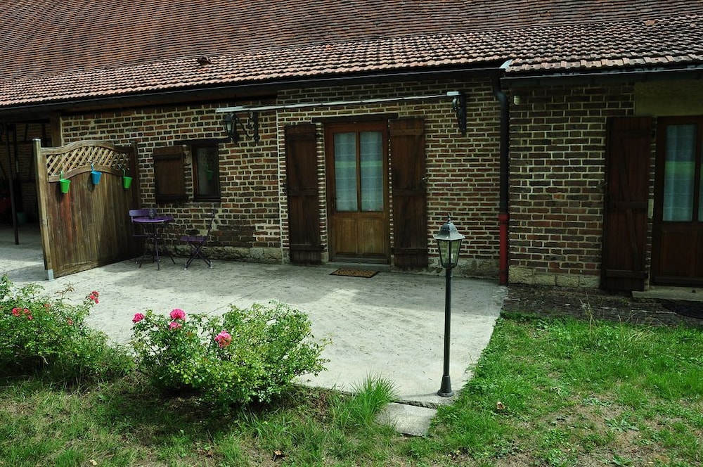 La Ferme d'Aristide in Saillenard, France