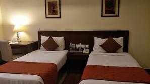 Minibar, in-room safe, desk, iron/ironing board