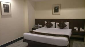 Minibar, in-room safe, desk, iron/ironing board