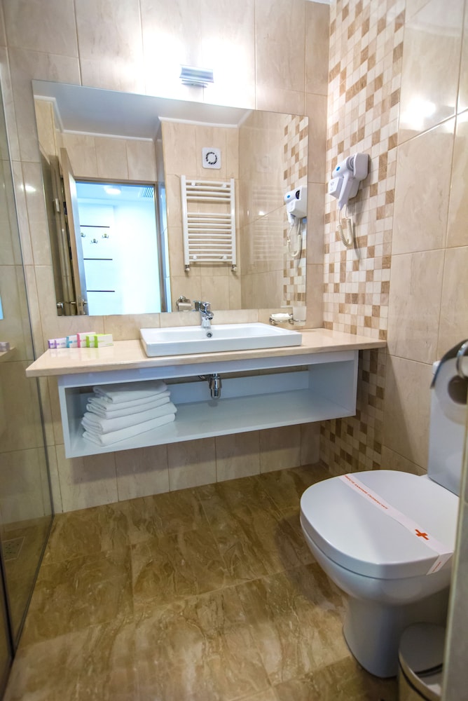 Mera Onix Cap Aurora Direct Booking