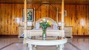 Desk, free WiFi, linens