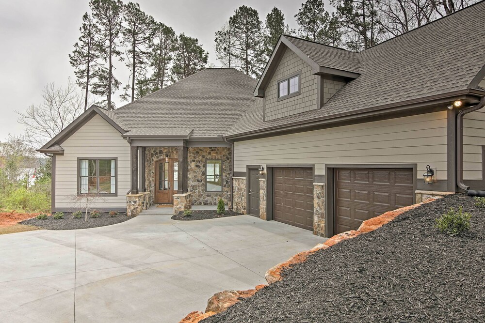 Seneca Home w/Porch & Private Dock on Lake Keowee!