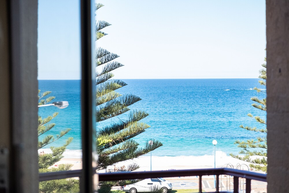 Mad Monkey Coogee Beach Hostel