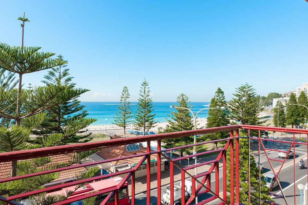 Mad Monkey Coogee Beach Hostel