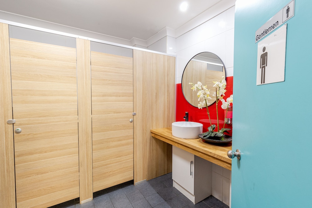 Mad Monkey Coogee Beach Hostel