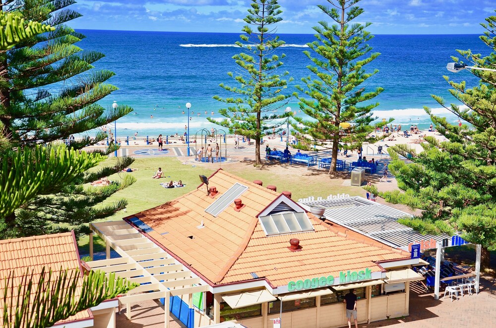 Mad Monkey Coogee Beach Hostel