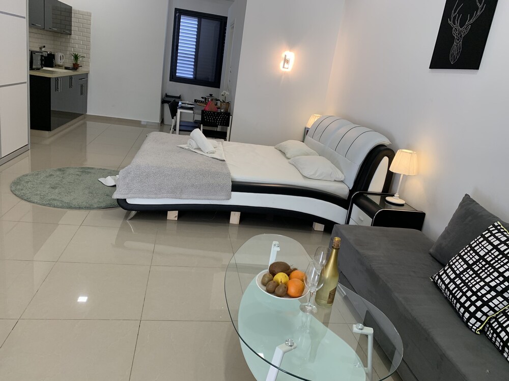 Spat Studio Apartment Bat Yam Isr Best Price Guarantee Lastminute Exterior Deluxe Studio Featured Image Standard 1 Bedroom Guestroom