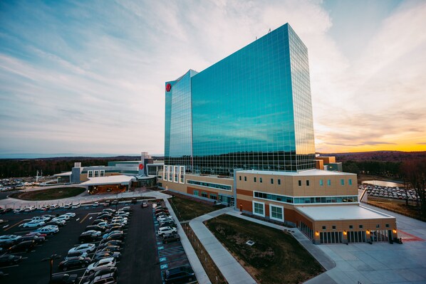 book-resorts-world-catskills-casino-in-monticello-hoteles